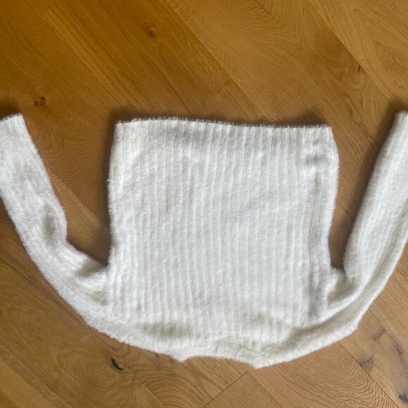 Aritzia Babaton Fuzzy Preppy Ribbed Oversized Crop Sweater XS - Picture 3 of 5